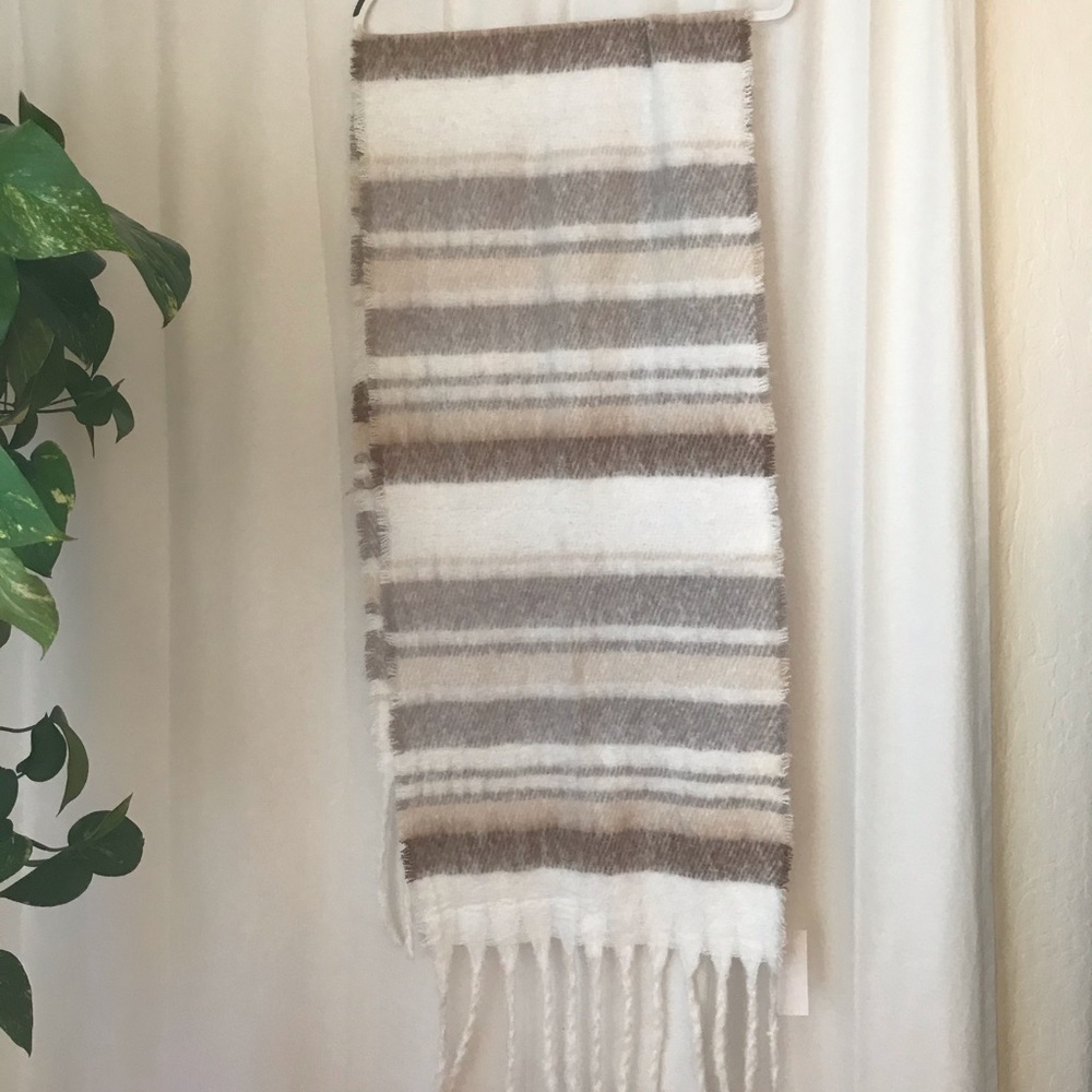 Striped fringed scarf